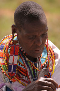 Il-Nwesi-Woman-Beading